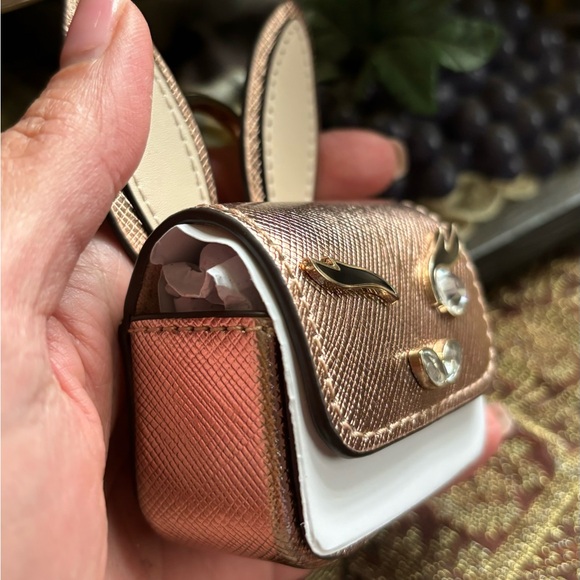 Authentic KATE SPADE gold metallic snap AirPod case with keychain - Picture 5 of 7